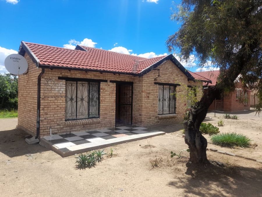 3 Bedroom Property for Sale in Molifi Tau Kloof Free State
